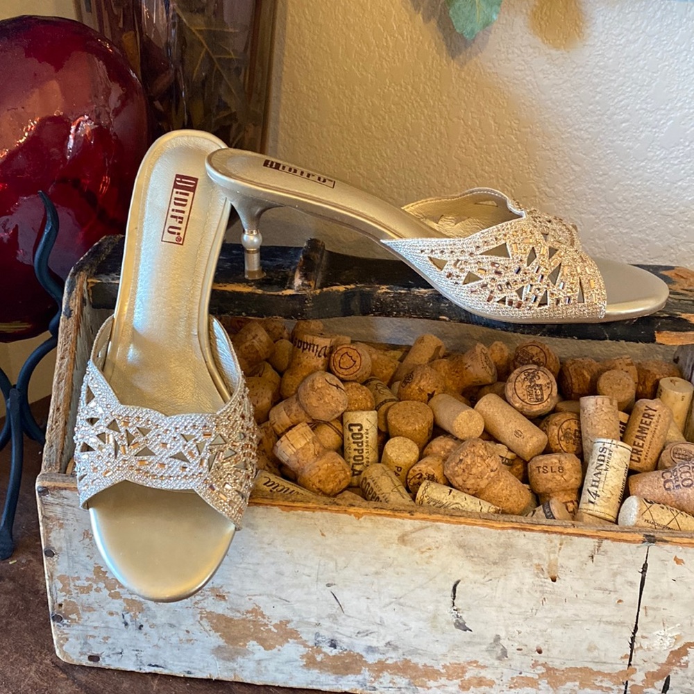 IDIFU  Pearl Kitten heel Bride / Mother of the Bride shoes